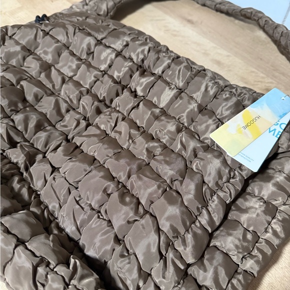 HUGOOME Large Chocolate Brown Quilted Puffer Tote with Mini Pouch NWT - Picture 10 of 11